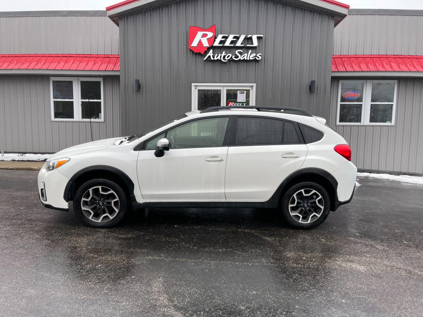 2017 White /Black Subaru Crosstrek 2.0i Limited PZEV CVT (JF2GPANC4HH) with an 2.0L I4 DOHC 16V engine, Automatic transmission, located at 11115 Chardon Rd. , Chardon, OH, 44024, (440) 214-9705, 41.580246, -81.241943 - Photo#13